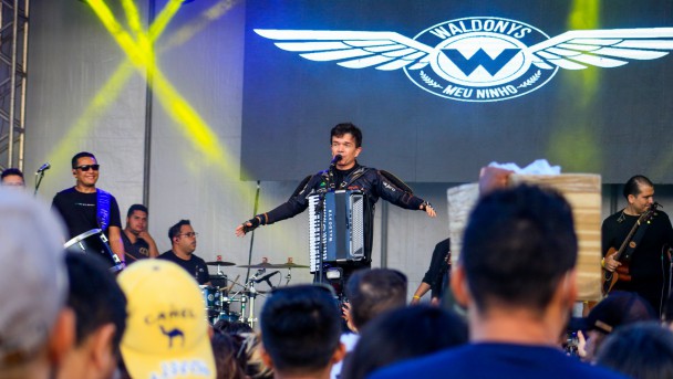 FORTALEZA, CE, BRASIL, 27.08.2022: Esquadr&atilde;o de Demonstra&ccedil;&otilde;es A&eacute;reas (EDA) realizou um espet&aacute;culo no Aterro da Praia de Iracema (Foto: Thais Mesquita/OPOVO)