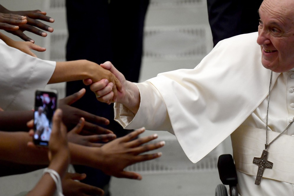 Papa Francisco prepara sua sucessão com posse de 20 novos cardeais