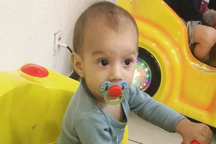 Enrico, de 7 meses, morreu 8 dias após vomitar o inseto