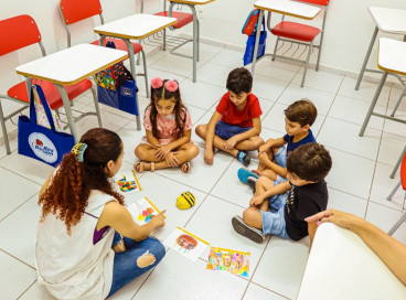 Para auxiliar os pequenos no processo de aprendizagem do inglês, a Red Balloon explora a Cultura Maker 