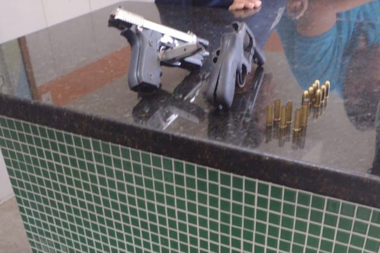 Armas usadas na ação pelos criminosos foram apreendidas 