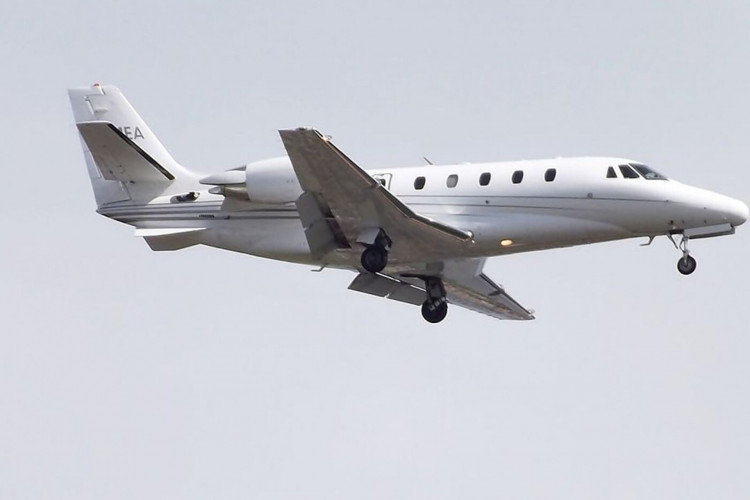 Aeronave era um Cessna 551 que podia atingir uma velocidade de até 746 km/h.

