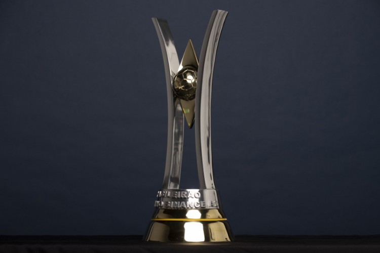 Troféu de campeão do Brasileiro Feminino A2