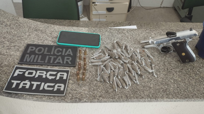 Homem é preso com pistola com 12 munições e 60 papelotes de maconha em Uruburetama, no Ceará(...