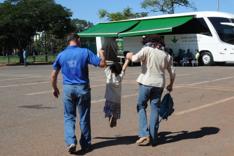 1.086 fam&iacute;lia integram a fila para ado&ccedil;&atilde;o no Cear&aacute;