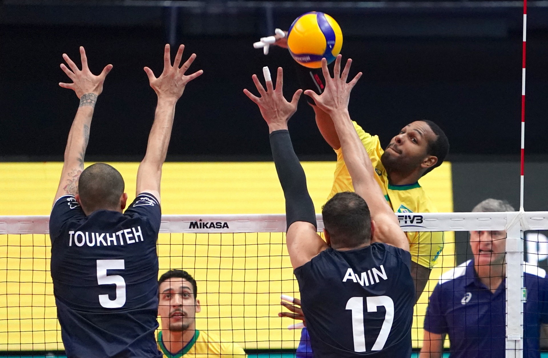 Para Bruninho, Leal é o melhor jogador do mundo no vôlei atual - Lance!