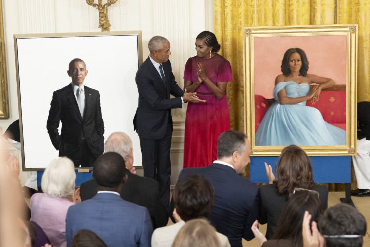 O ex-presidente dos EUA Barack Obama e a primeira-dama Michelle Obama participam de uma cerimônia para revelar seus retratos oficiais da Casa Branca na Casa Branca em 7 de setembro de 2022 em Washington, DC