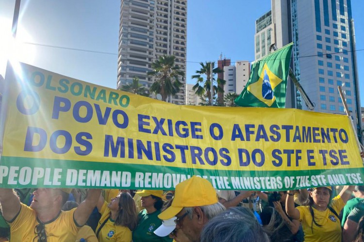 Atos pró-Bolsonaro na Praça Portugal, em Fortaleza, durante o 7 de setembro