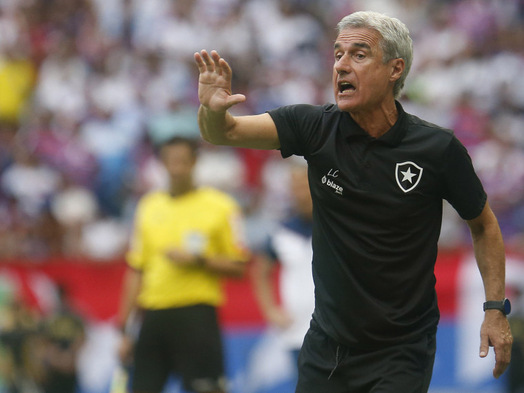 Técnico Luis Castro no jogo Fortaleza x Botafogo, na Arena Castelão, pelo Campeonato Brasileiro Série A 