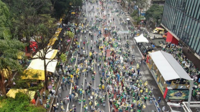 Apoiadores do presidente Jair Bolsoanro (PL) se concentram na Avenida Paulista, em São Paulo, no feriado da Independência do Brasil. 