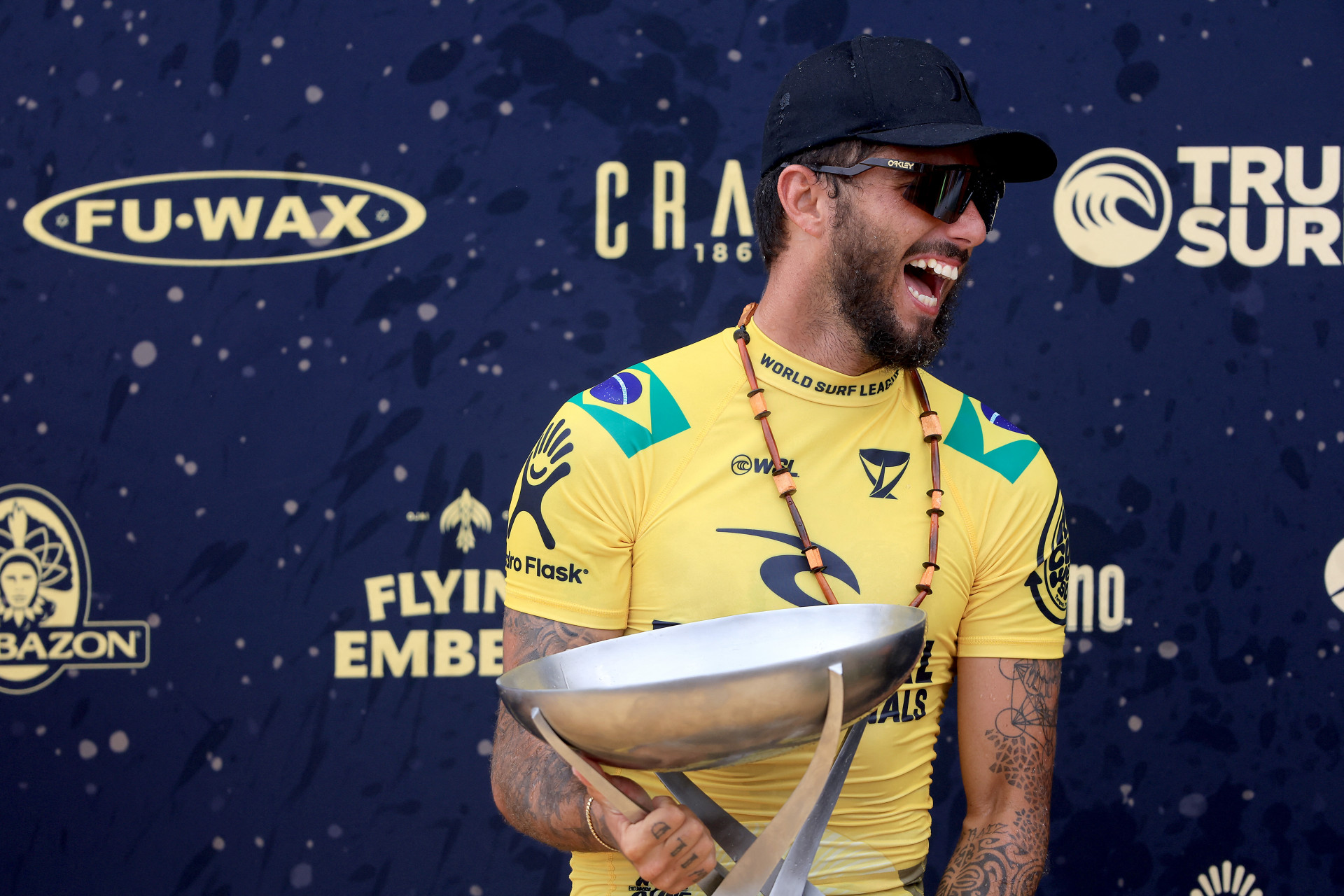 Filipe Toledo conquista título do Circuito Mundial de Surfe