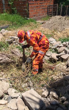 Atuação do Corpo de Bombeiros para resgatar corpo enterrado no Itaperi 