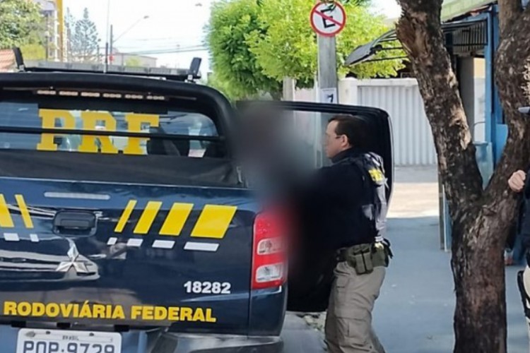 Homem procurado por assassinar a esposa é preso uma semana após emissão de mandado