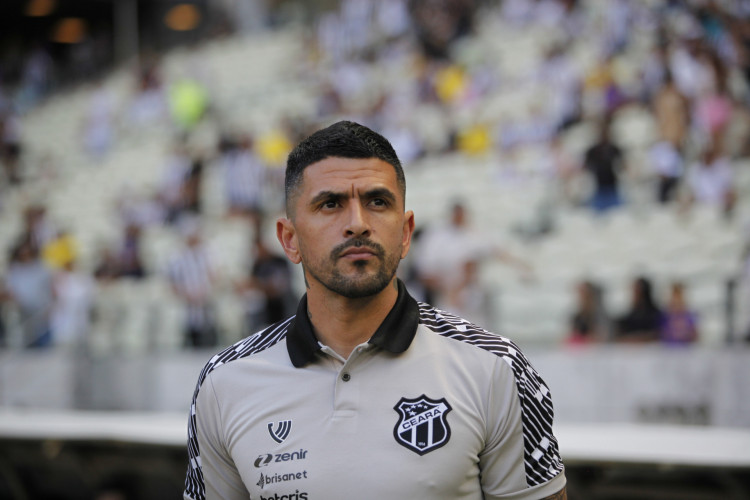 FORTALEZA CE, BRASIL, 10.09.2022: Lucho Gonzalez, técnico do Ceará. Jogo pela série A do campeonato brasileiro, Ceará vs Santos. Arena Castelão.