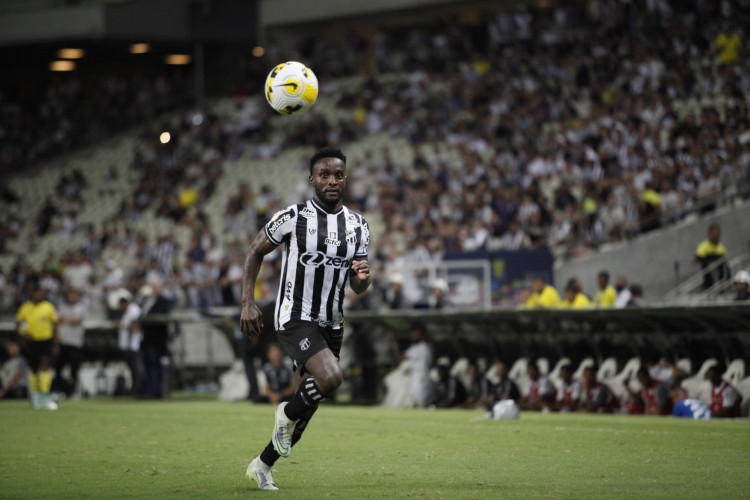 Mendoza retorna ao time após cumprir suspensão automática diante do Atlético-MG