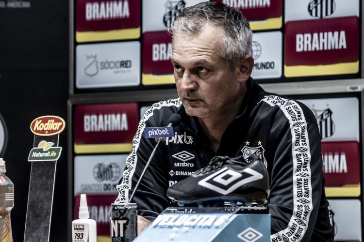 Santos anuncia saída do técnico Lisca, após cinco jogos sem vitórias