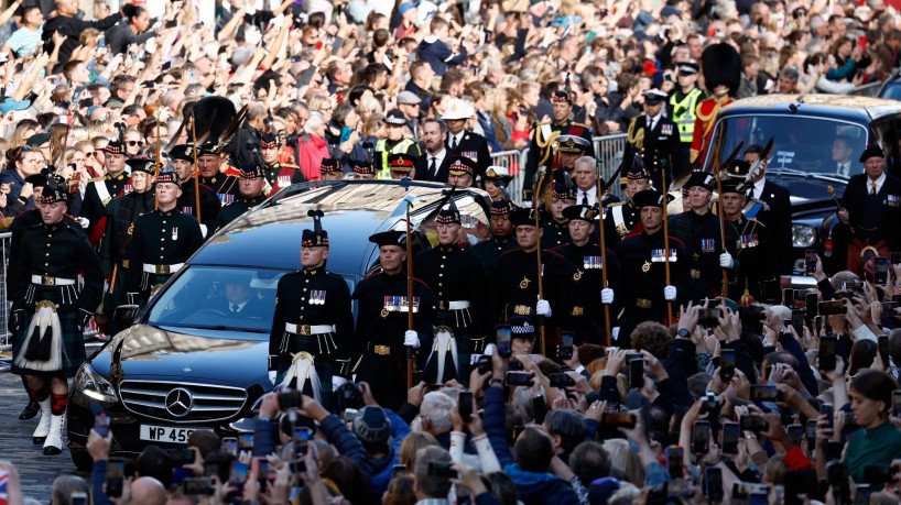 Cortejo de Elisabeth II(foto: JEFF J MITCHELL / POOL / AFP)
