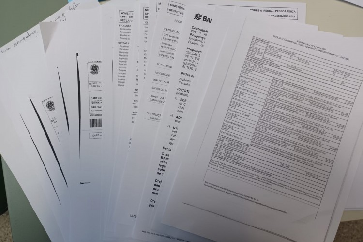 Mulher é presa em Fortaleza após tentar sacar R$ 55 mil de empréstimo usando documento falso