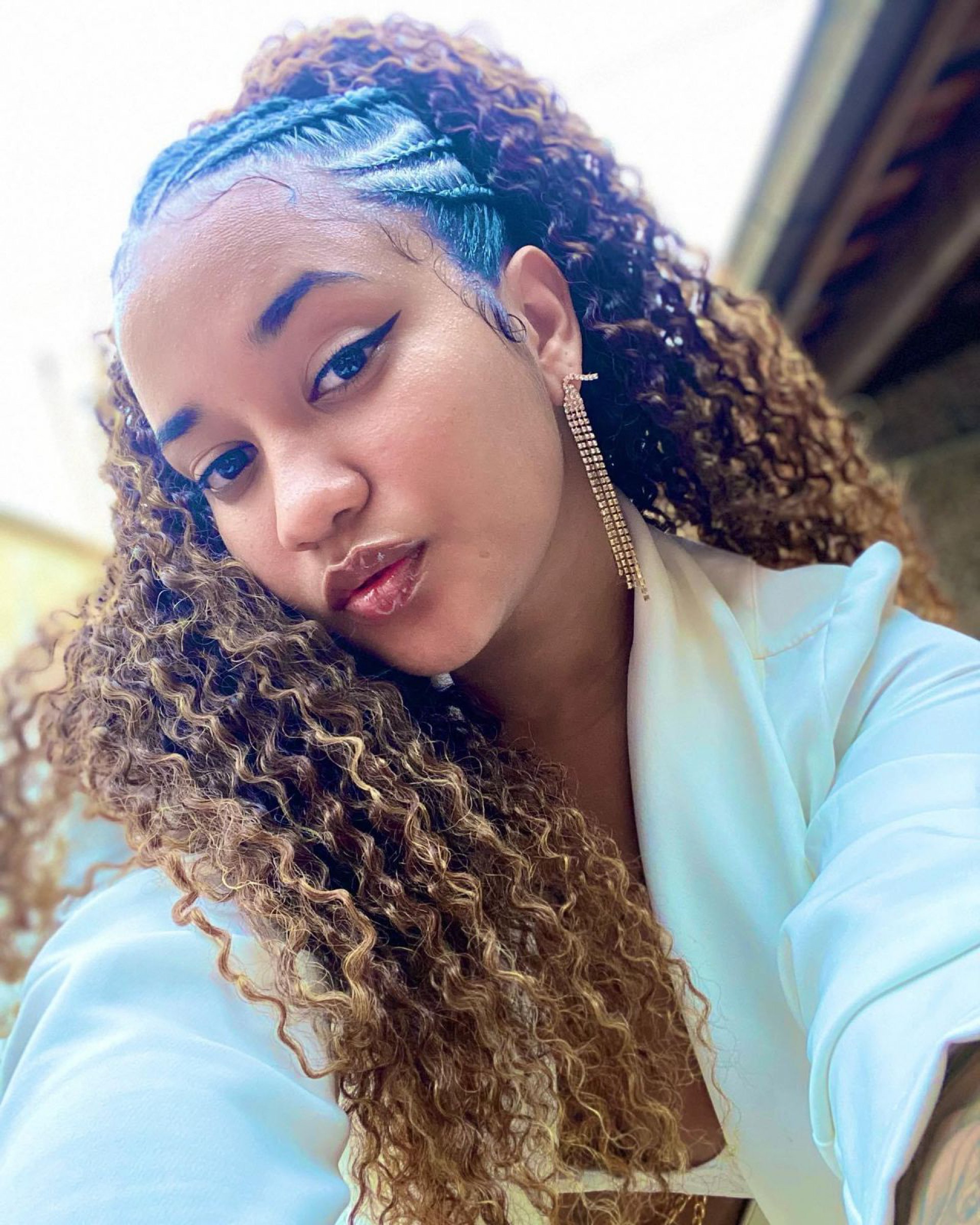 Myllena usa tran&ccedil;as desde 2019