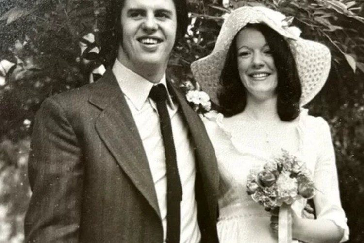 Jim e Margaret no dia do casamento, h&aacute; 50 anos