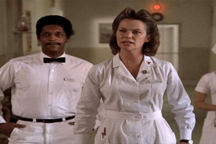 Louise Fletcher como enfermeira Ratched em Um Estranho no Ninho