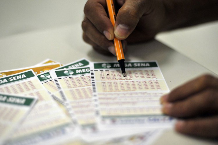 Mega-Sena deste sábado deve pagar prêmio de R$ 170 milhões
