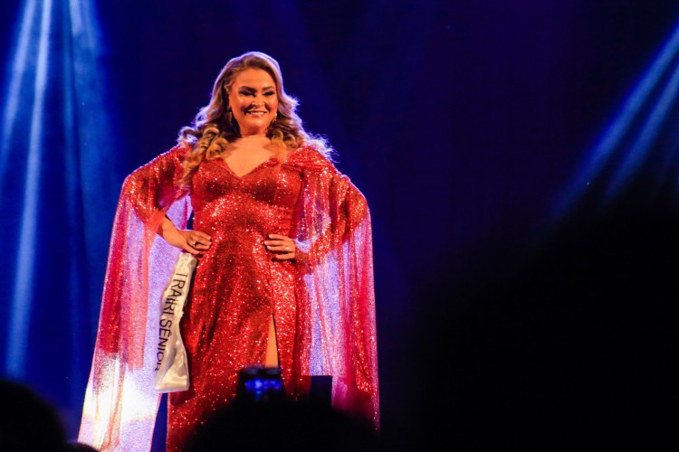 Joelma Baroni, de Trairi, foi a vencedora da categoria sênior no Miss Plus Size, que aconteceu no Teatro São José (Foto: Thais Mesquita/OPOVO)