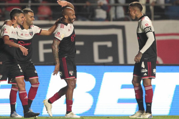 Brasileiro: São Paulo goleia Avaí por 4 a 0 no Morumbi