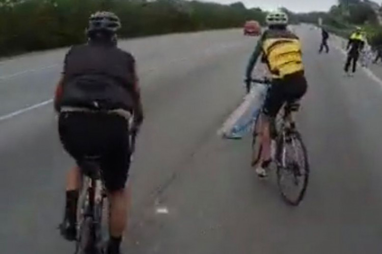 Ciclistas são surpreendidos por assaltantes em São Paulo