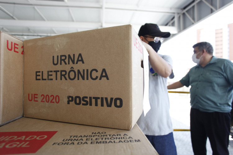 FORTALEZA CE, BRASIL, 28.09.2022: Distribuição das urnas eletrônicas pelo TRE.(Foto: FÁBIO LIMA)