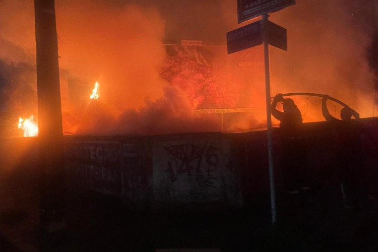 Fogo teve inicio por conta de queima de lixo 