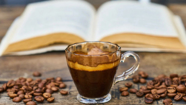 Beber café ajuda a prevenir morte precoce e traz benefícios à saúde, mostra estudo