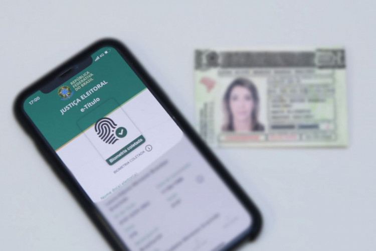 Nas redes sociais, memes com a foto oficial do aplicativo do título de eleitor, o e-Título, viralizam