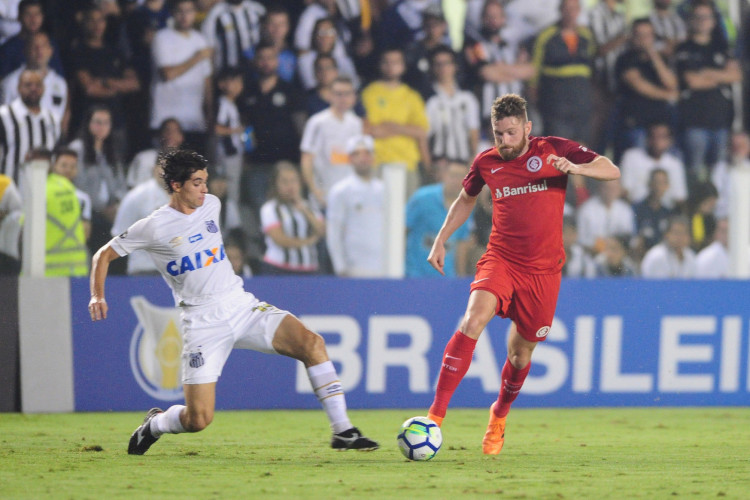 Com resultado, Santos segue no meio da tabela e Inter torce por trope&ccedil;o do Palmeiras, na segunda-feira, para seguir vivo em busca do t&iacute;tulo do Brasileir&atilde;o