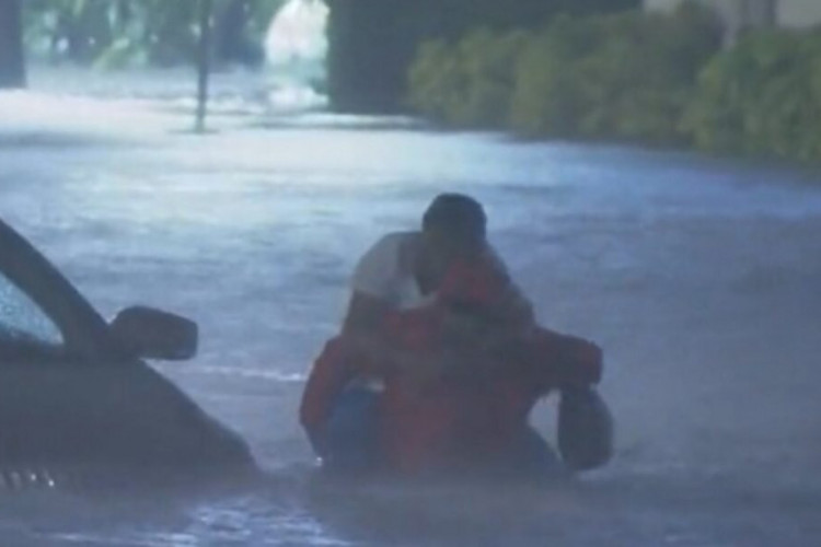 Jornalista estava cobrindo as devastações do furacão