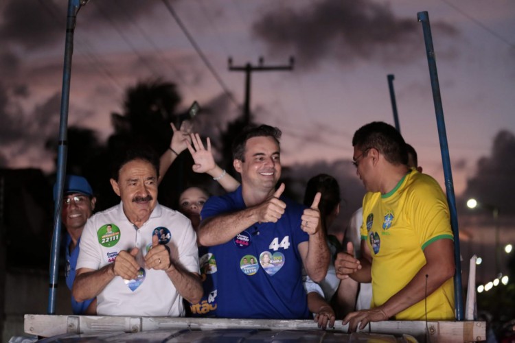 A carreata em apoio à Capitão Wagner começou na ponte Rio Ceará, com concentração na Av. Ulisses Guimarães, e percorreu as ruas da Capital