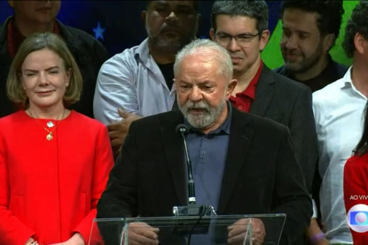 Lula faz primeiro discurso após resultado do primeiro turno das eleições 