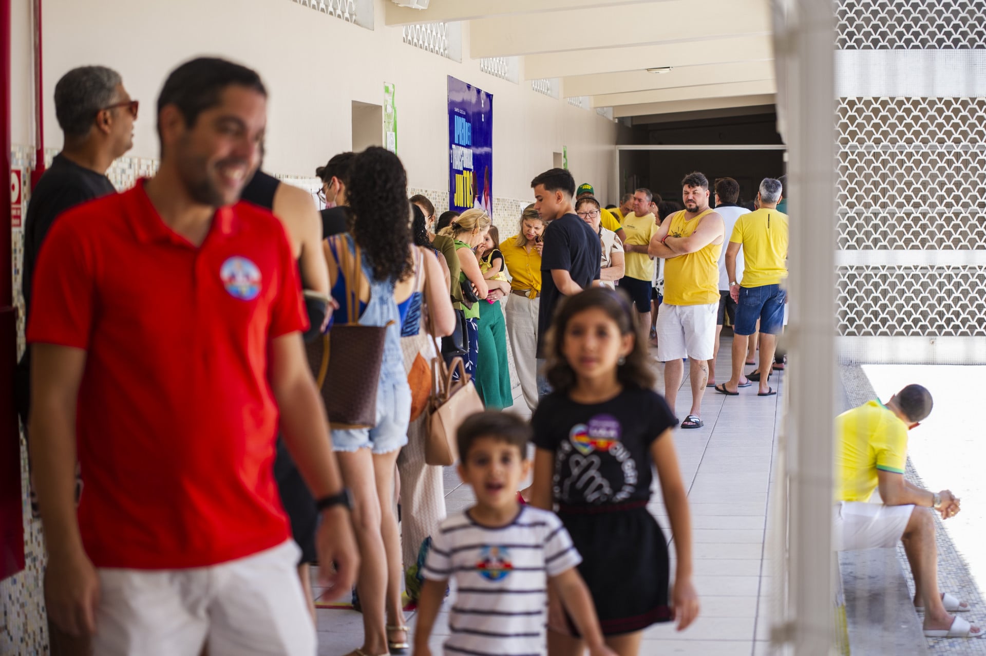 ￼ELEITORES na fila: pleitos podem ocorrer todos em um único dia (Foto: FERNANDA BARROS)