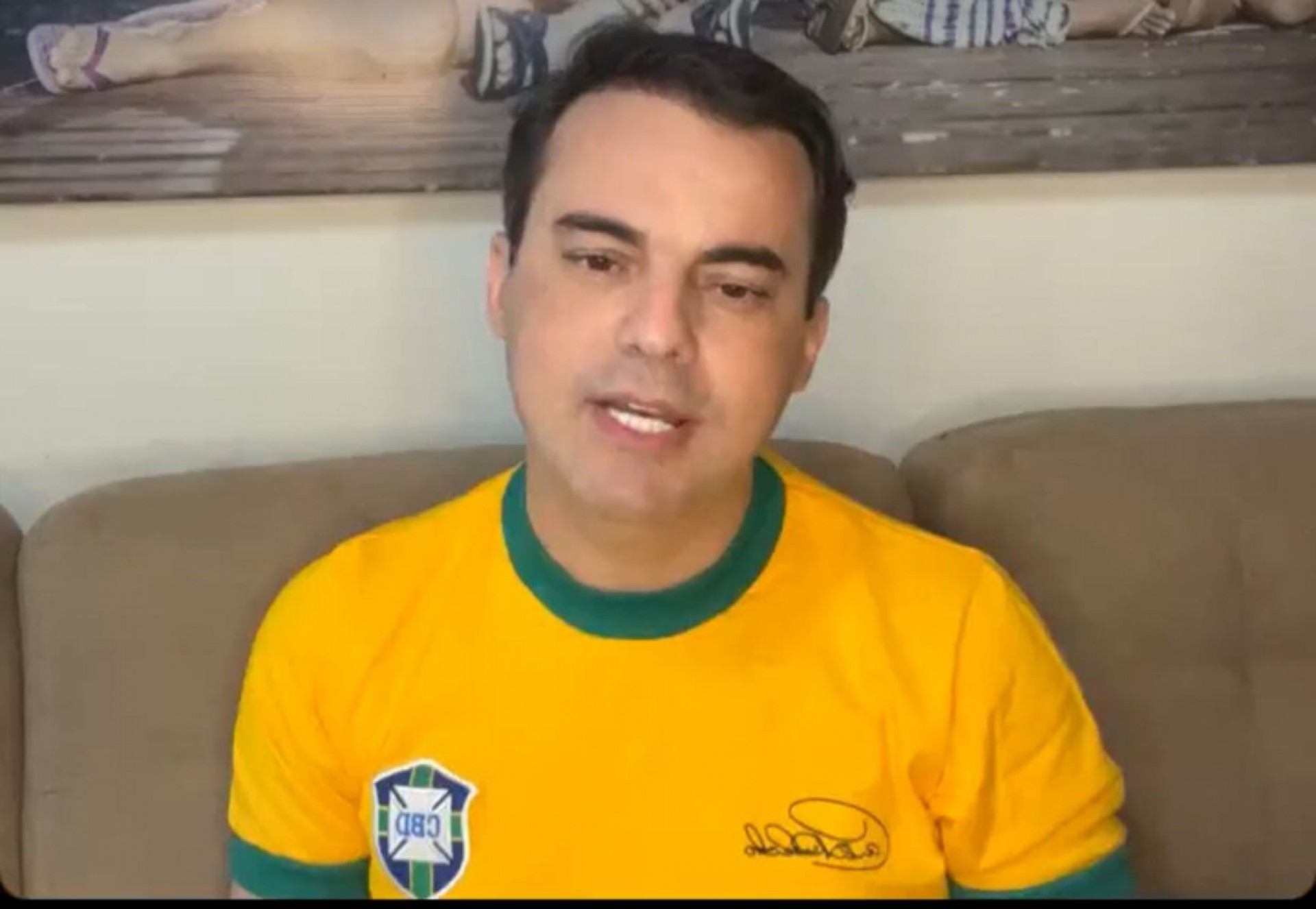 ￼VESTIDO com camisa da seleção brasileira, Capitão Wagner anuncia voto em Bolsonaro  (Foto: Reprodução/Instagram )