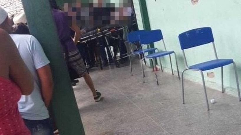 Três alunos foram baleados, sendo dois na cabeça, em escola de Sobral(foto: Whats App O POVO)