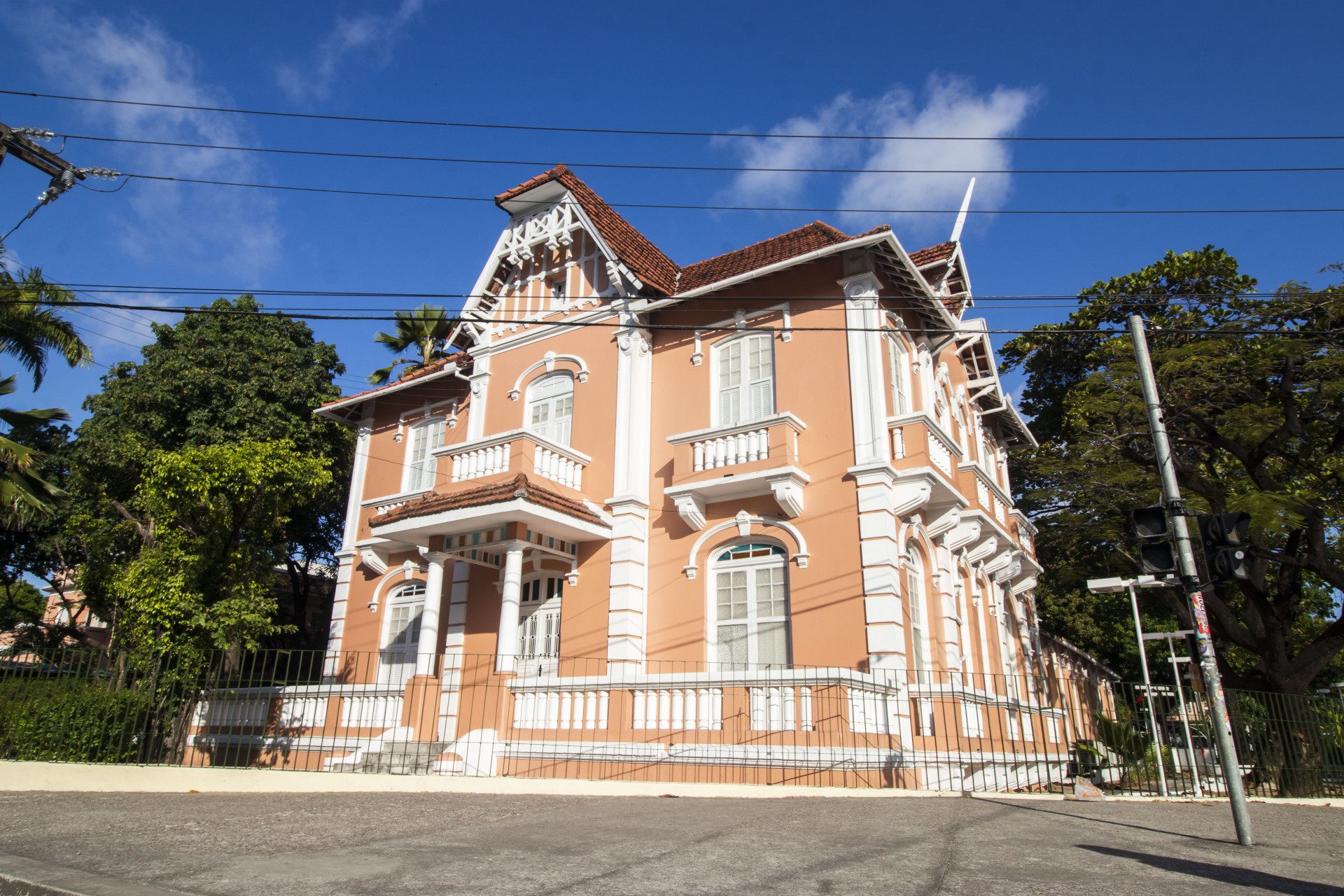 A Casa de Cultura Alemã, localizada no bairro Benfica, é um dos prédios mais simbólicos da universidade (Foto: FERNANDA BARROS)