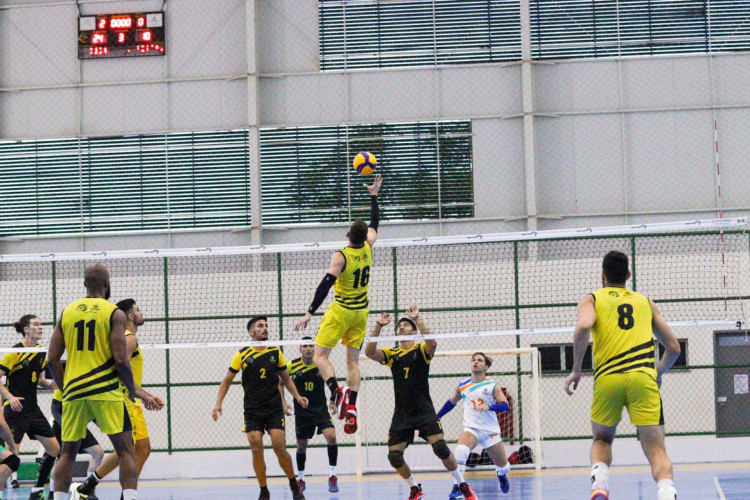 Diferente do Cartola, game do Campeonato Brasileiro de Futebol,  no Cravada as ligas duram apenas uma rodada e sua moeda &eacute; chamada de medalhas.
