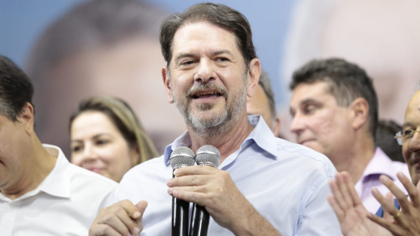 Cid Gomes durante discurso em ato pró-Lula na segunda-feira, 10 de outubro, em Fortaleza (...