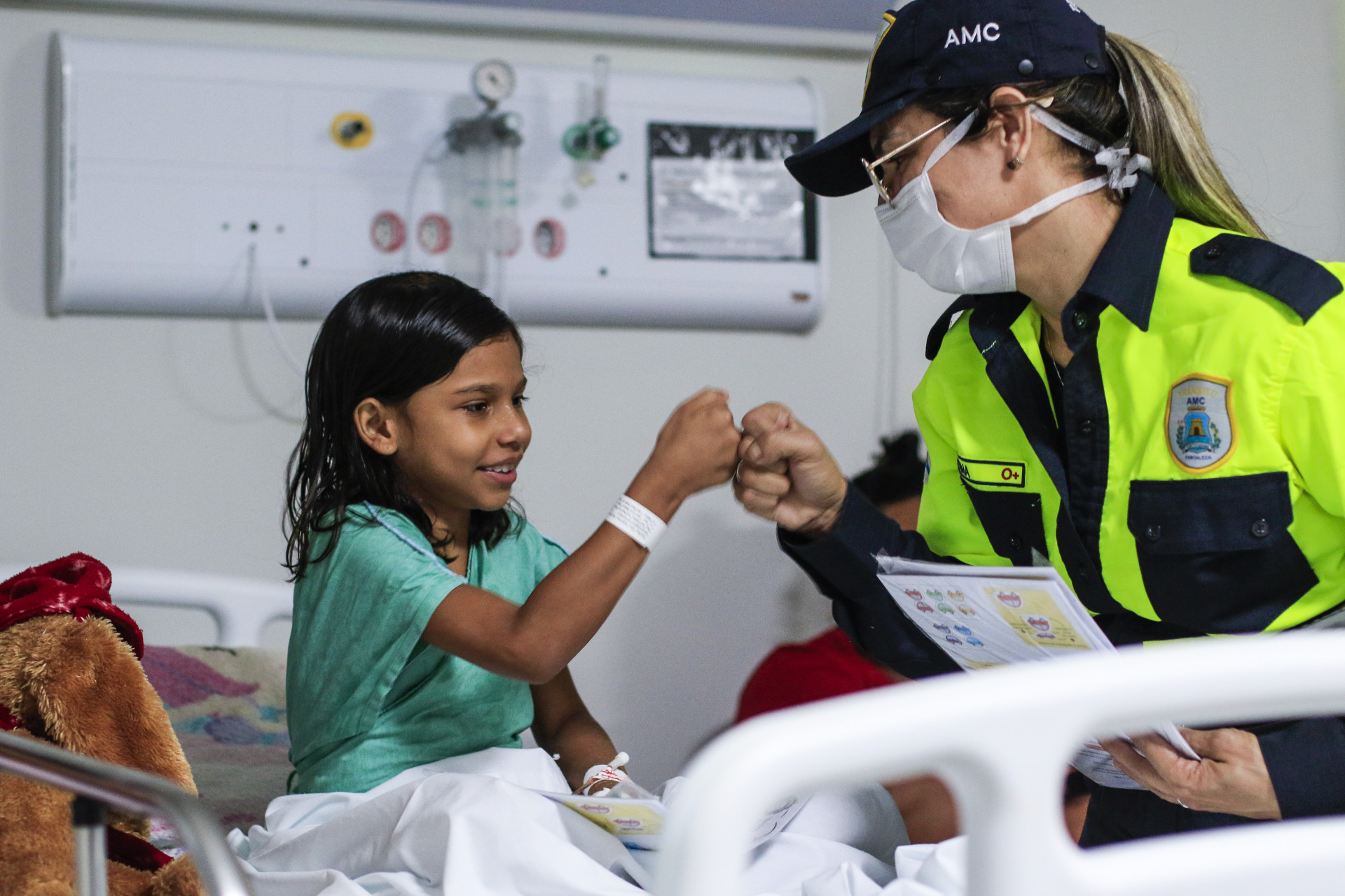 A pequena Thayn&aacute; sofreu um acidente de carro, quando n&atilde;o estava fazendo o uso de cinto de seguran&ccedil;a