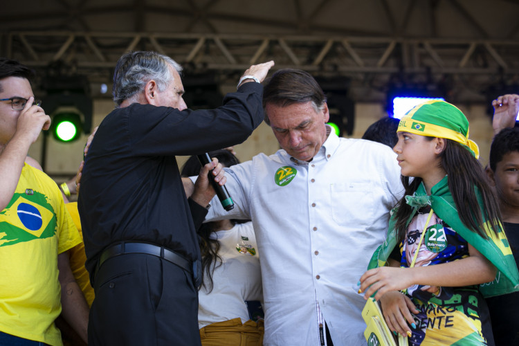 Jair Bolsonaro durante com&iacute;cio no conjunto Cear&aacute;, em fortaleza. 