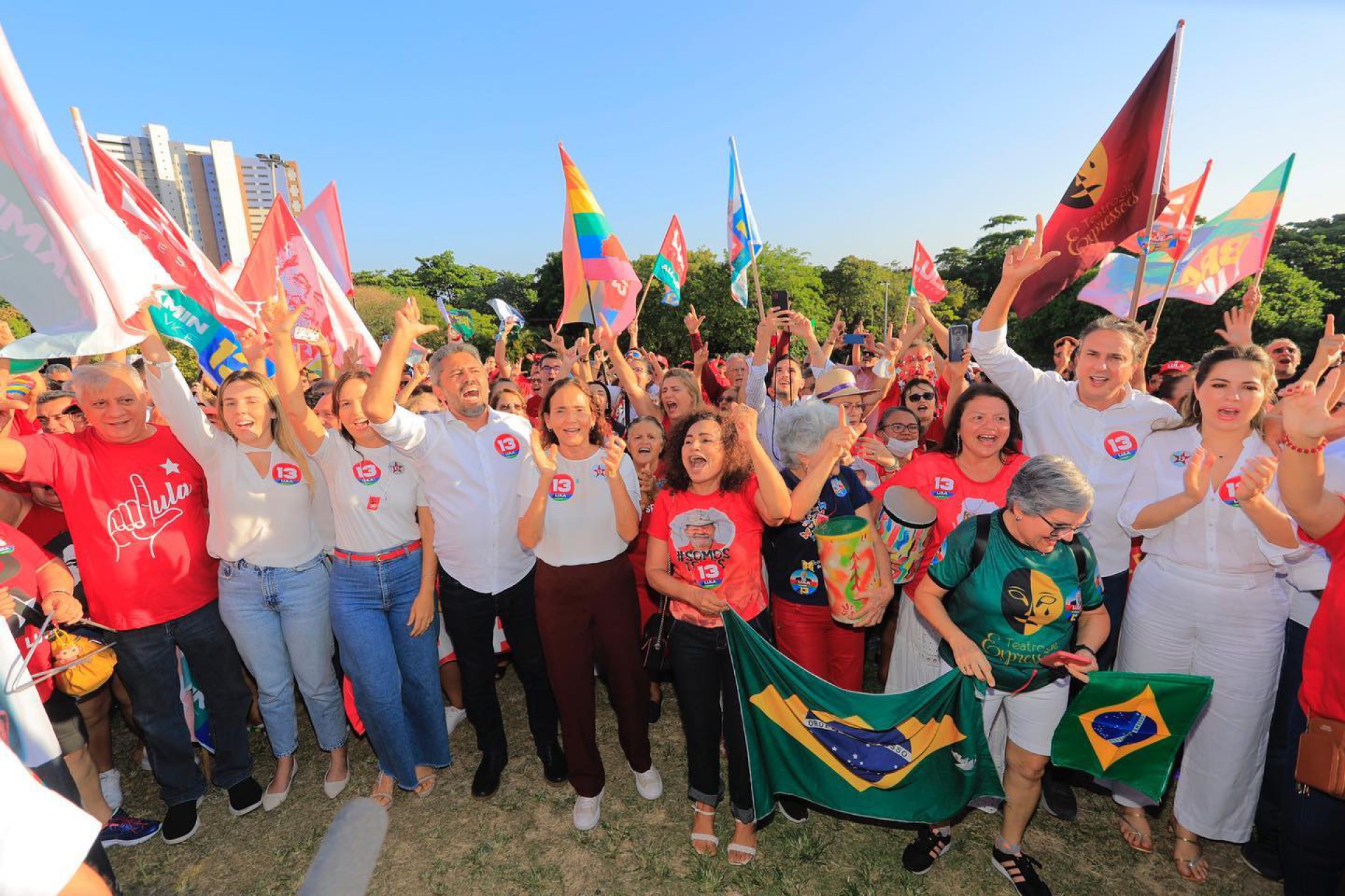 ￼Elmano, Izolda, Camilo e apoiadores em gravação para campanha de Lula (Foto: Reprodução / Facebook Camilo Santana)