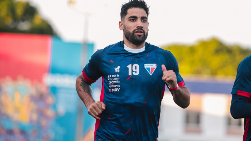Zagueiro Emanuel Brítez em treino do Fortaleza no Centro de Excelência Alcides Santos, no Pici