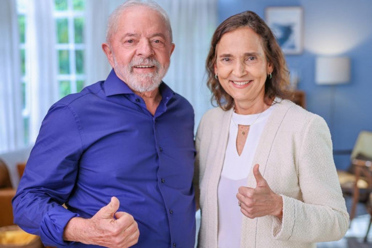 Governadora do Ceará, Izolda Cela, celebra vitoria de Lula