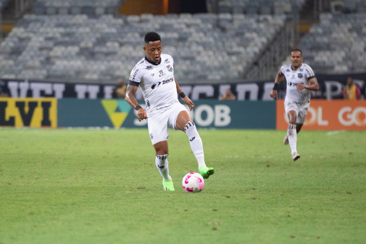 Atacante Jhon Vásquez no jogo Atlético-MG x Ceará, no Mineirão, pelo Campeonato Brasileiro Série A