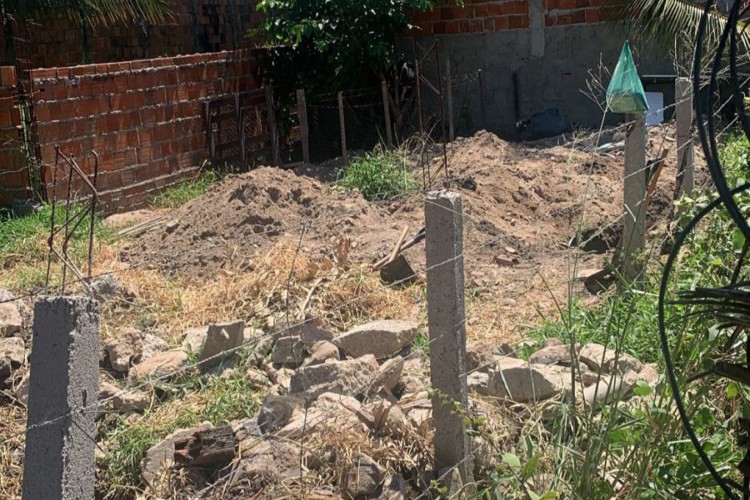 Bombeiros resgataram corpo que estava enterrado 